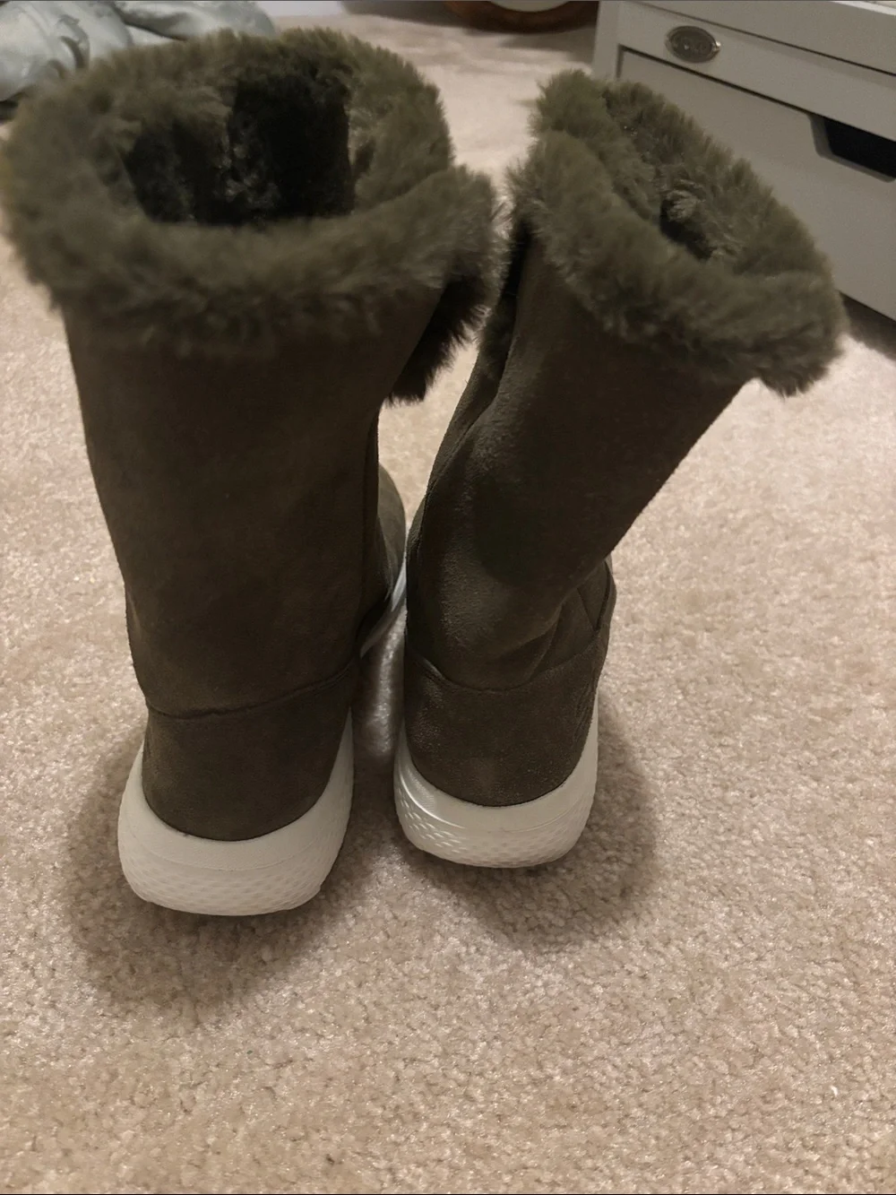 Skechers Goga Mat Olive Green Faux-Fur Winter Boots with White Sole